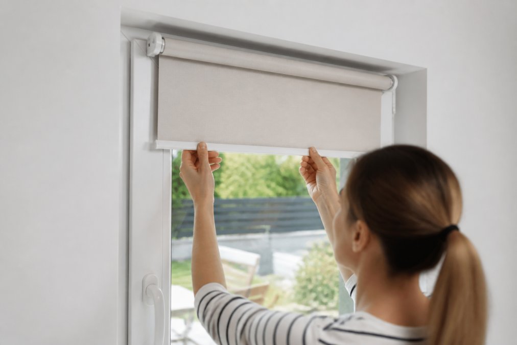 Installation de stores sans percer : le guide complet